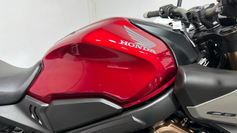 24MY Honda CB650R E-Clutch